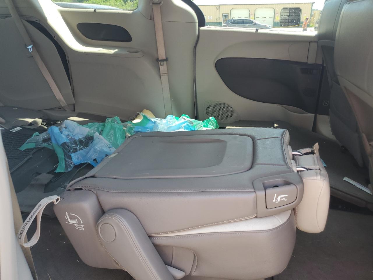 2019 Chrysler Pacifica Touring L VIN: 2C4RC1BG4KR592896 Lot: 65244575