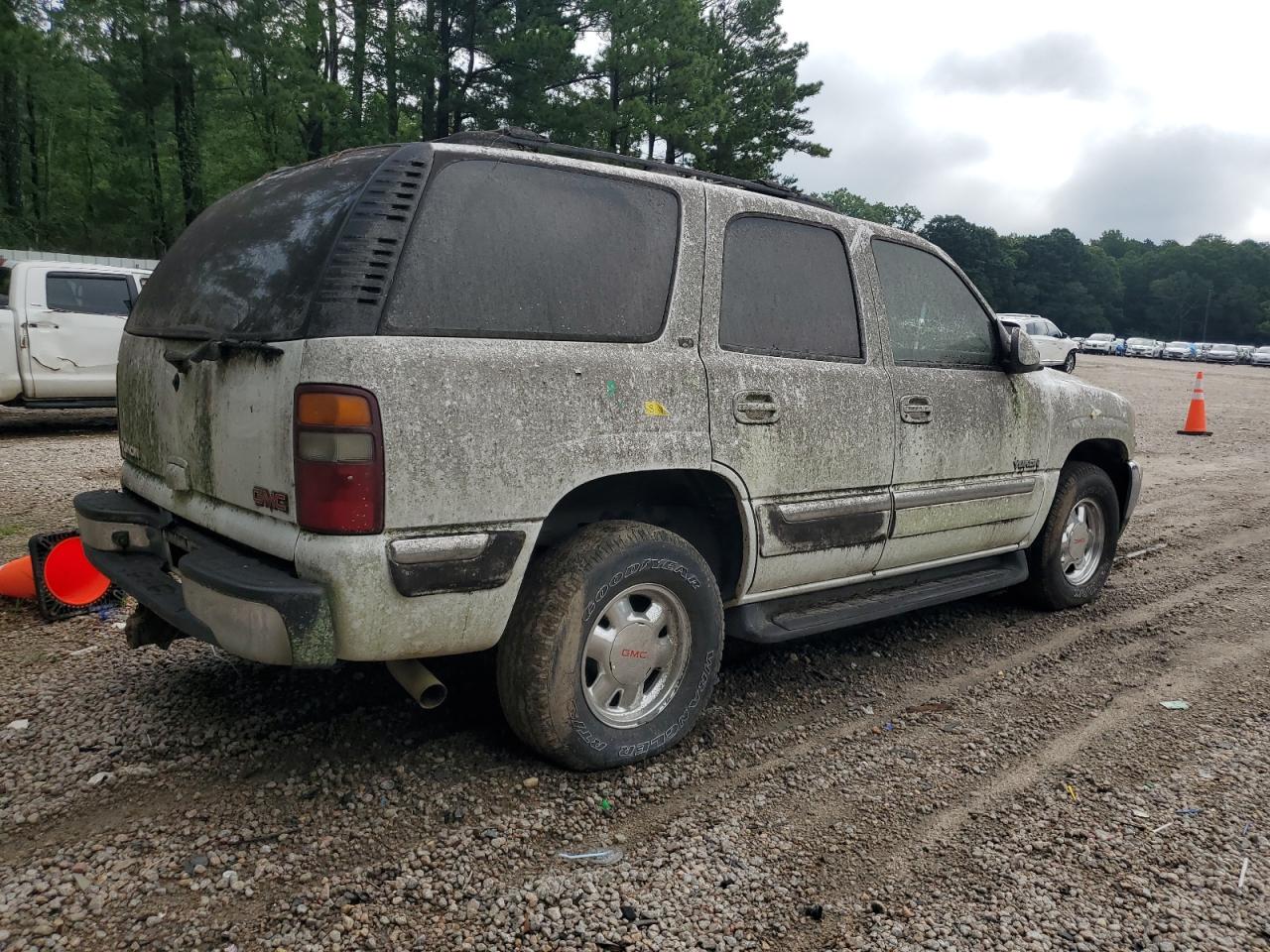 2002 GMC Yukon white null flexible 1GKEK13ZX2R234133 photo #4