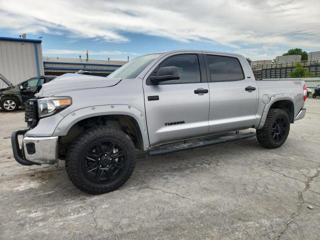  TOYOTA TUNDRA 2018 Srebrny