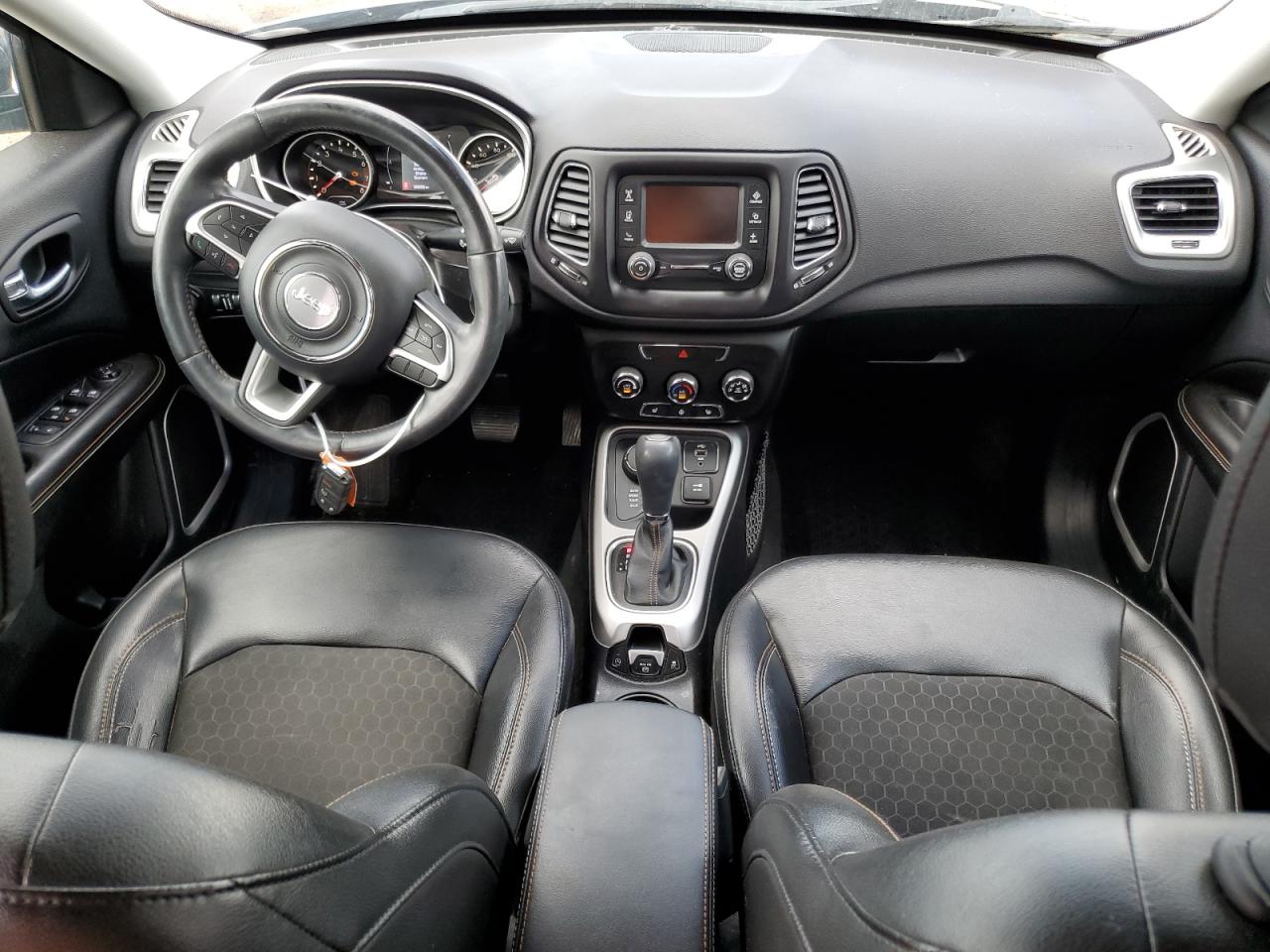 2018 Jeep Compass Latitude VIN: 3C4NJDBB8JT350022 Lot: 63752315