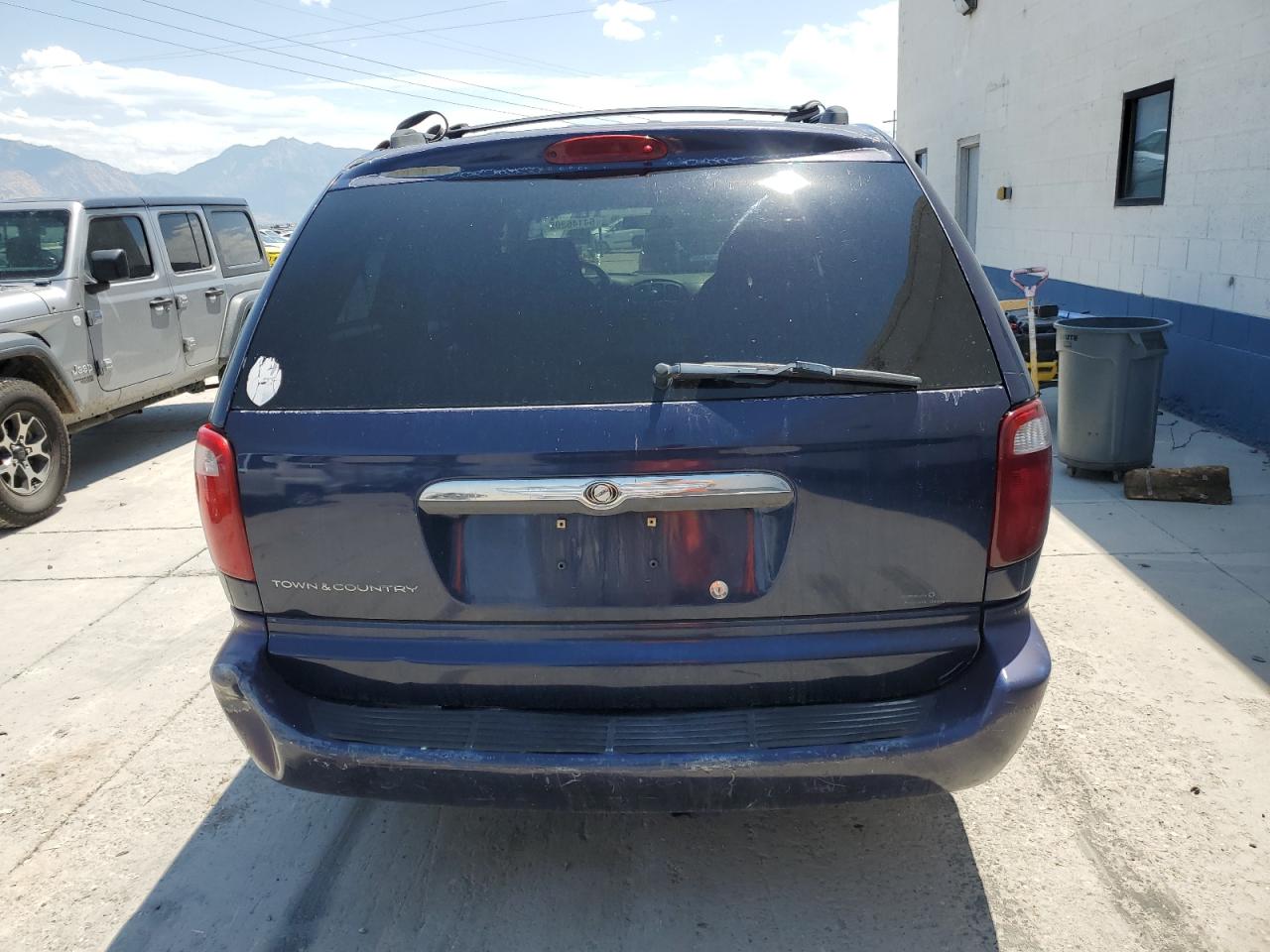 2003 Chrysler Town & Country VIN: 2C4GP24R73R358060 Lot: 64146305