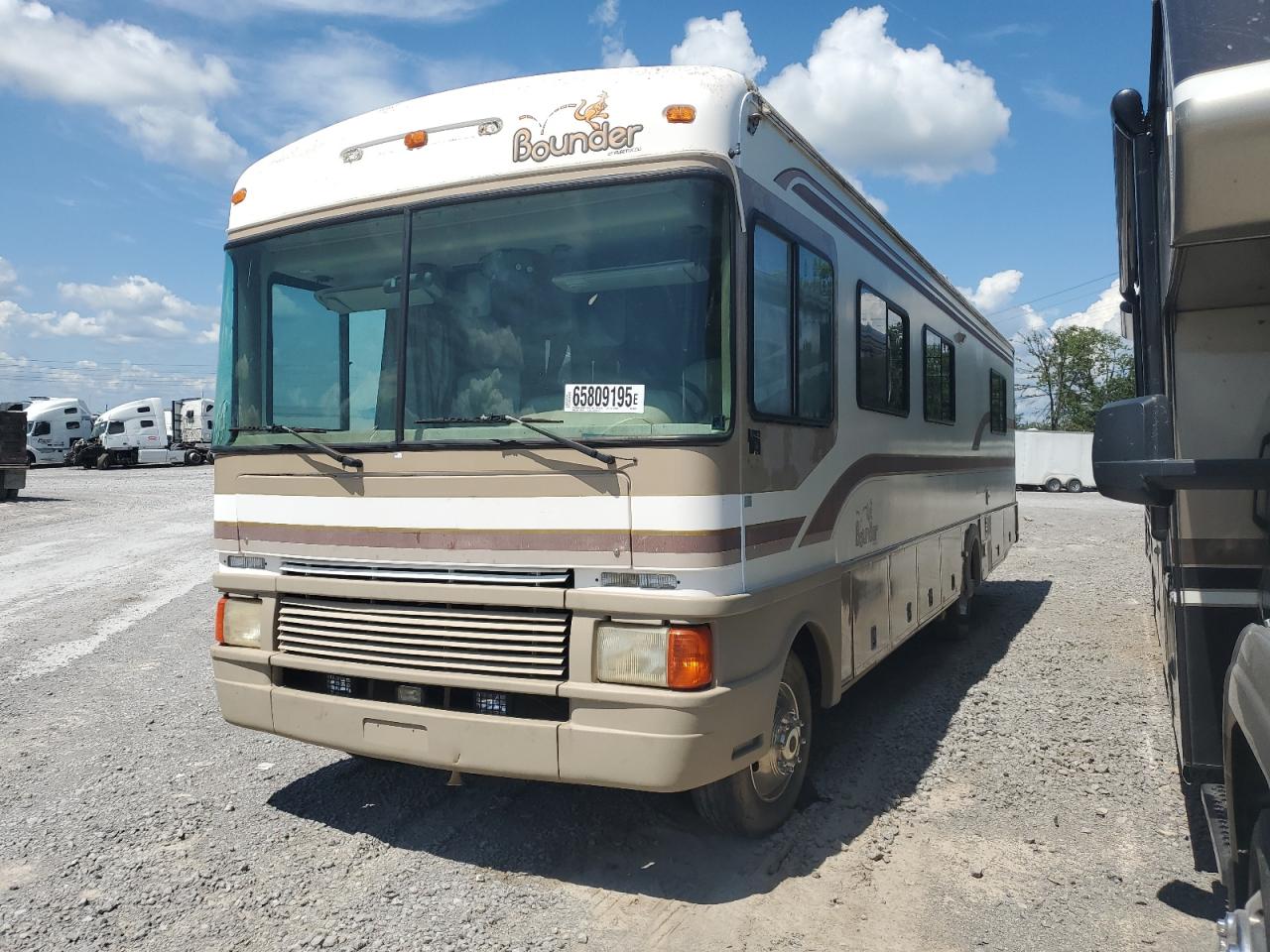 1999 Ford Fleetwood - Rvs Rv VIN: 3FCNF53S1XJA03528 Lot: 65809195