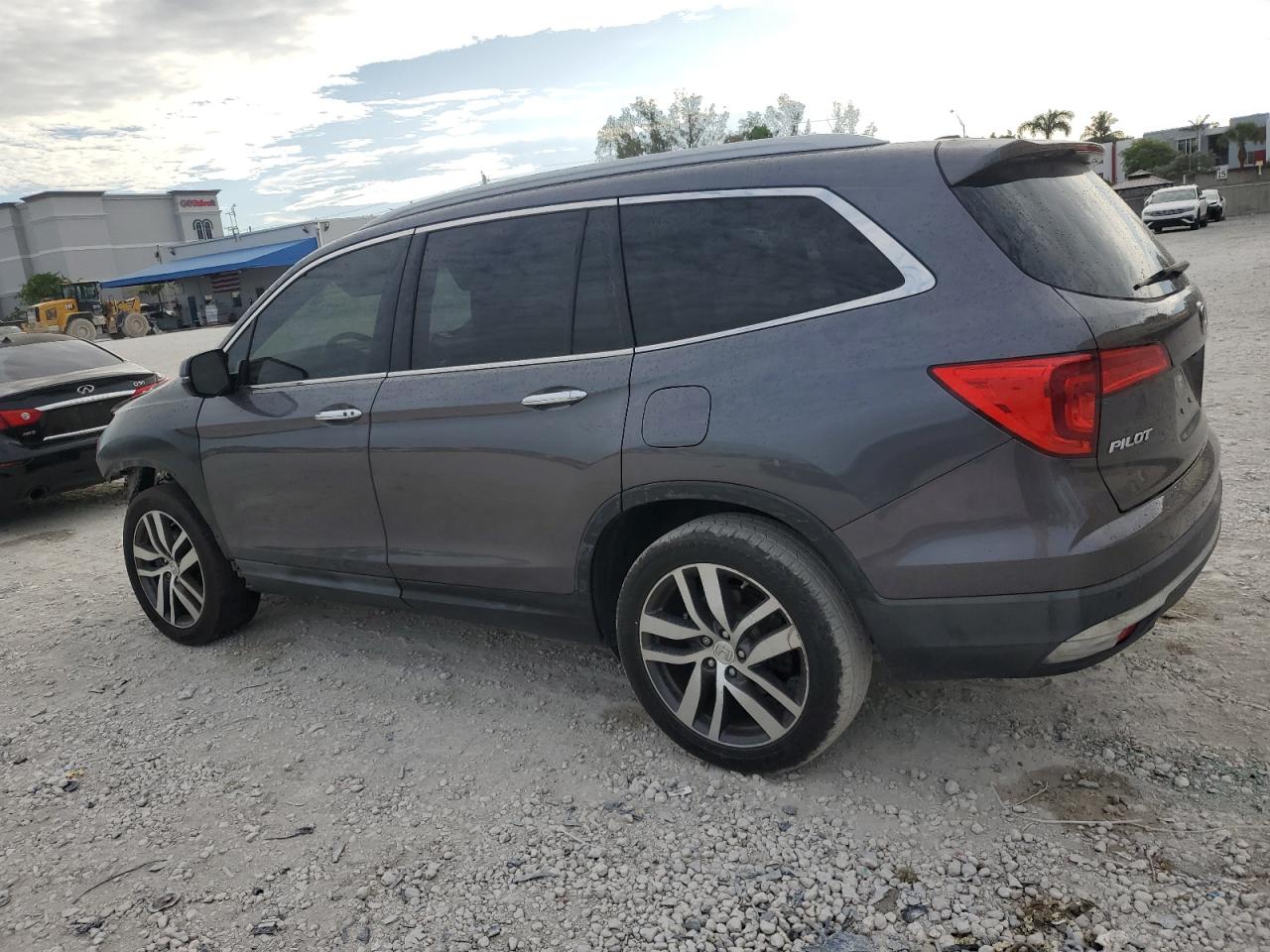 2017 Honda Pilot Touring VIN: 5FNYF5H94HB011565 Lot: 63282635