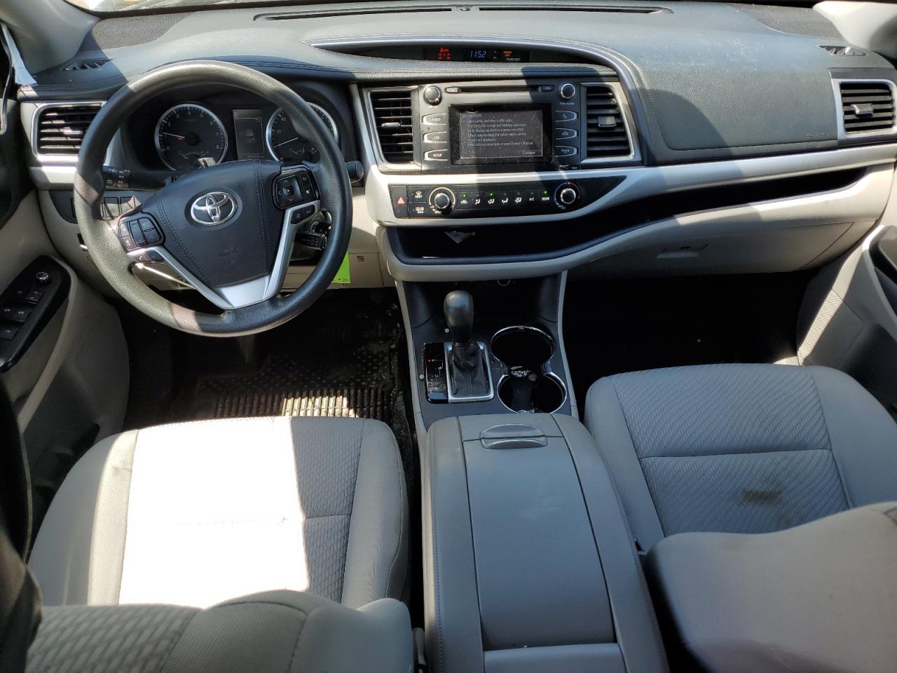 2019 Toyota Highlander Le VIN: 5TDZARFH1KS053120 Lot: 62933335