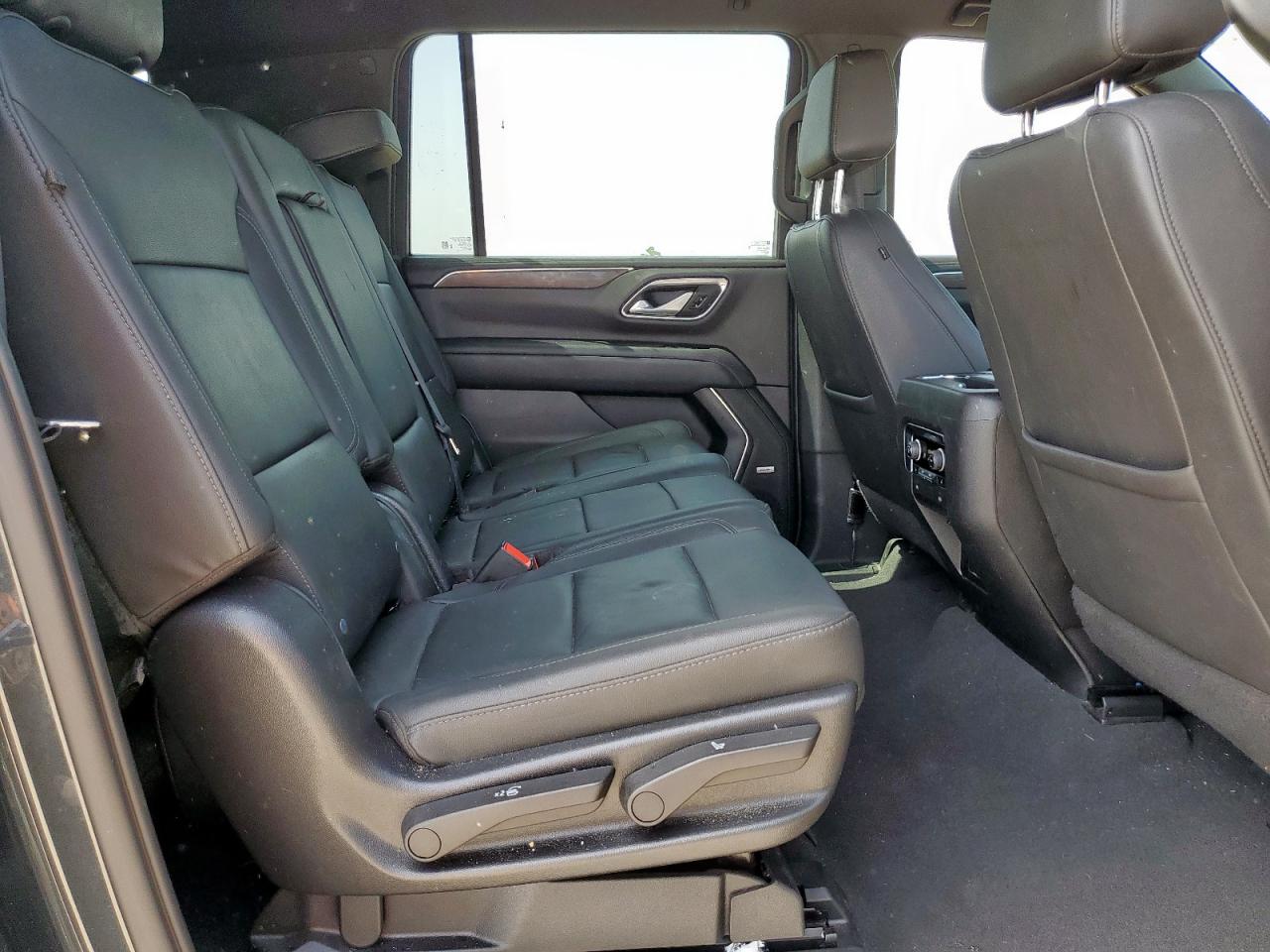 2022 Chevrolet Suburban C1500 Lt VIN: 1GNSCCKD8NR263851 Lot: 63003215