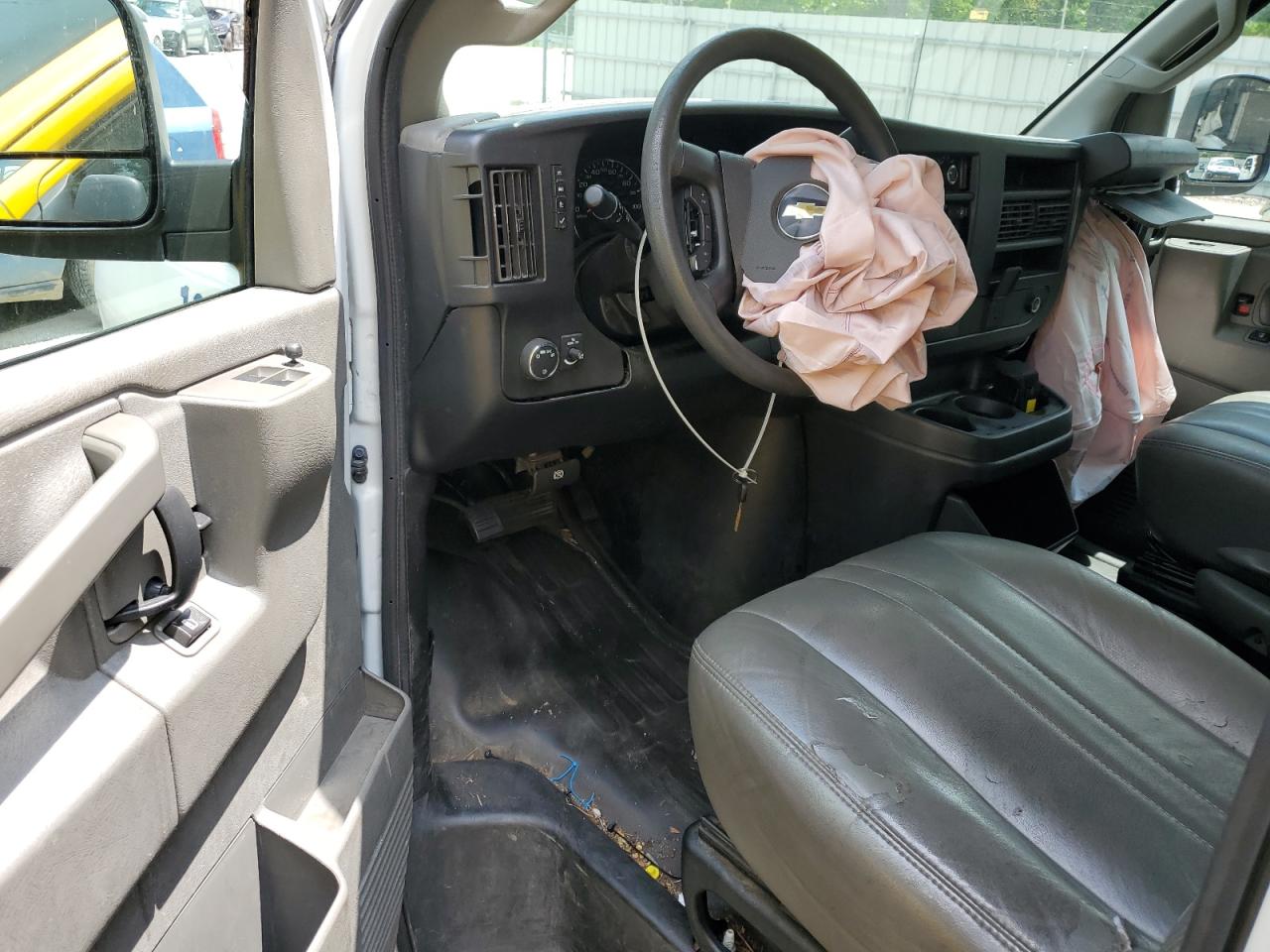 2020 Chevrolet Express G2500 VIN: 1GCWGBFP1L1145634 Lot: 63110295