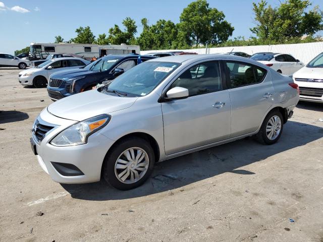  NISSAN VERSA 2019 Серебристый