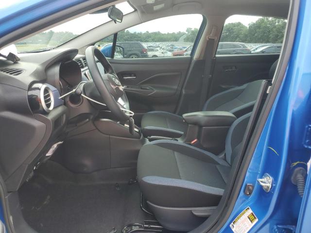  NISSAN VERSA 2024 Синий