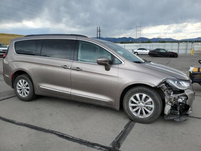 Minivans CHRYSLER PACIFICA 2017 tan