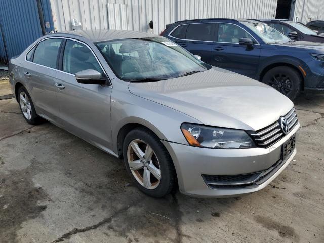  VOLKSWAGEN PASSAT 2014 Srebrny