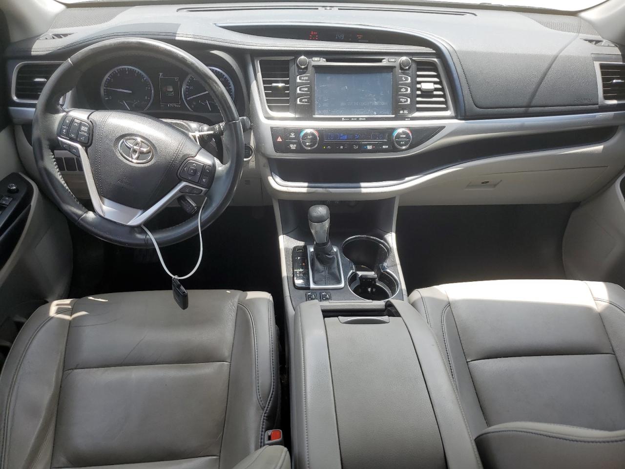2018 Toyota Highlander Se VIN: 5TDKZRFH2JS264593 Lot: 64802545