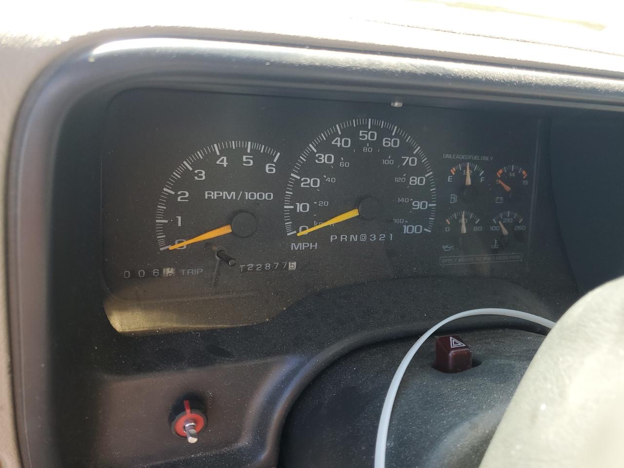 1999 GMC Suburban K2500 VIN: 3GKGK26J7XG520047 Lot: 65038305
