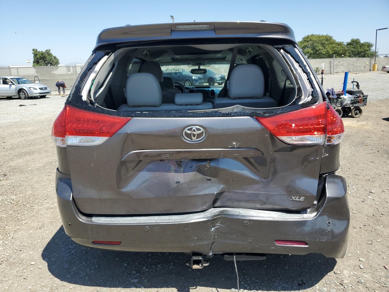 2011 Toyota Sienna Xle VIN: 5TDYK3DC4BS001414 Lot: 64079175