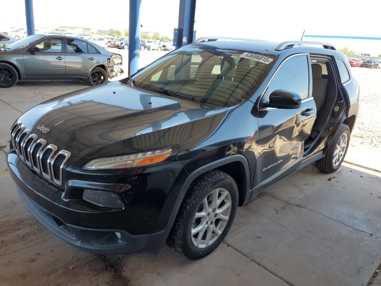 2017 Jeep Cherokee Latitude VIN: 1C4PJLCB4HW667477 Lot: 63696815