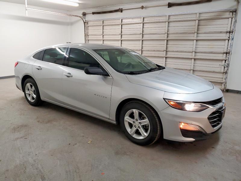  CHEVROLET MALIBU 2019 Srebrny