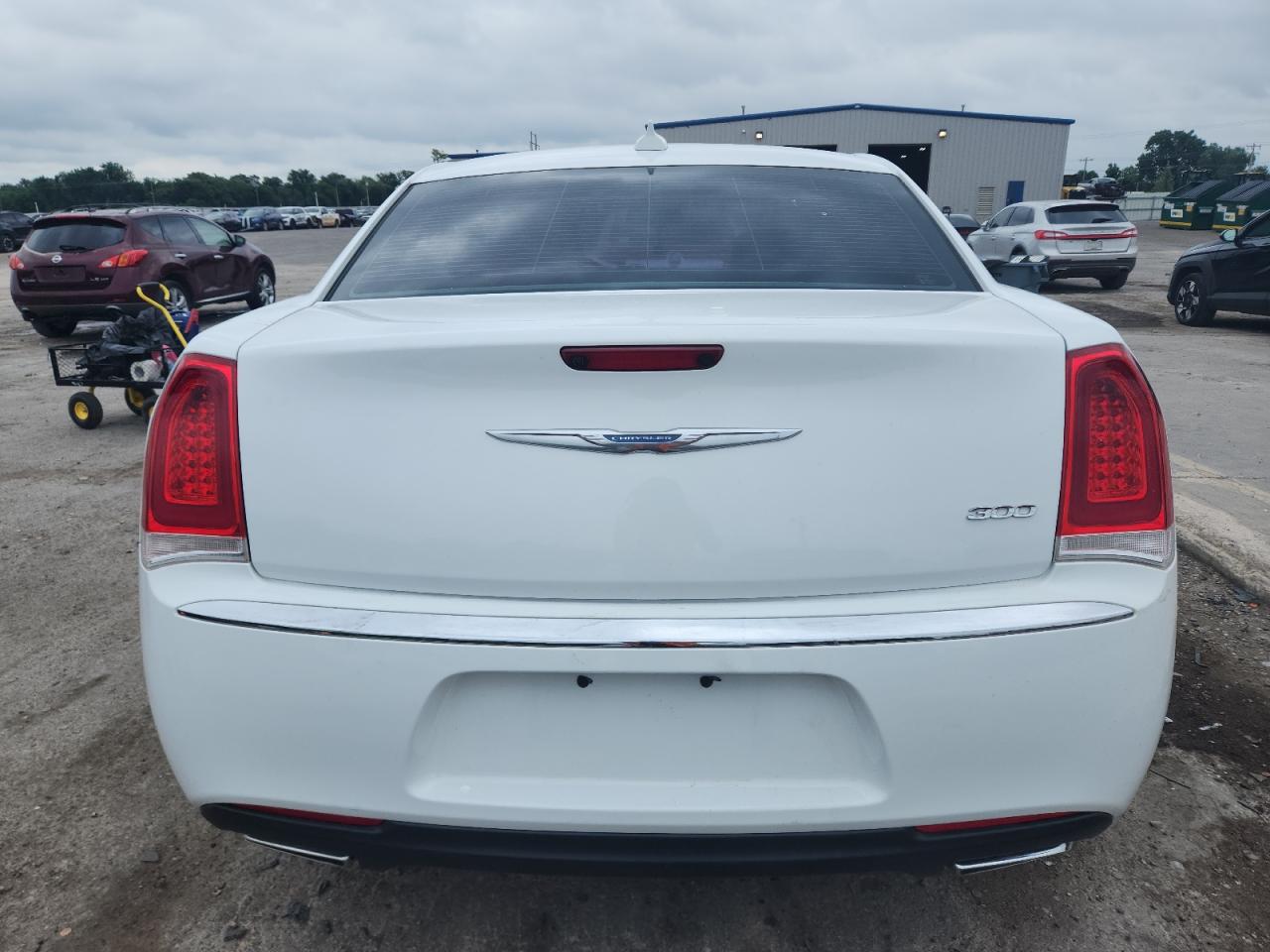 2017 Chrysler 300 Limited VIN: 2C3CCAAG2HH663586 Lot: 63089825