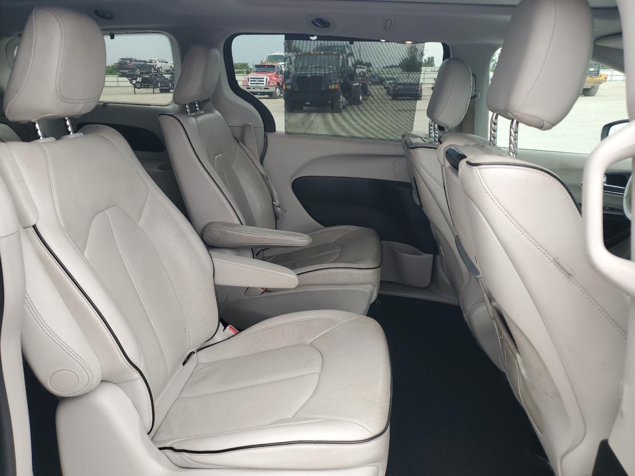 2018 Chrysler Pacifica Hybrid Limited VIN: 2C4RC1N76JR359399 Lot: 63748405