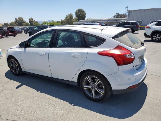 Hatchbacks FORD FOCUS 2014 Biały