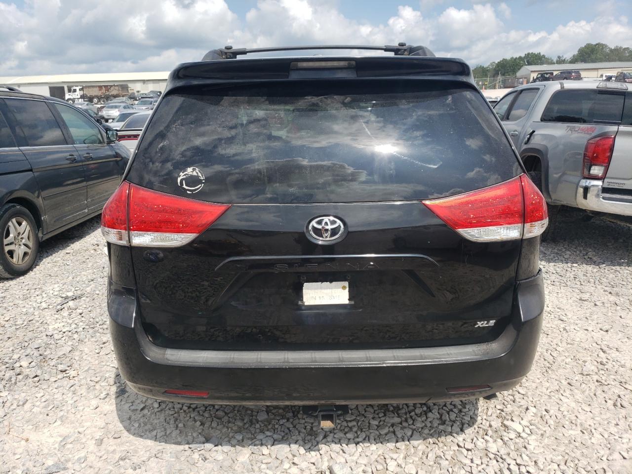 2011 Toyota Sienna Xle VIN: 5TDYK3DC5BS135963 Lot: 64922105