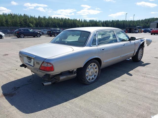 2002 DAIMLER SUPER V8 A