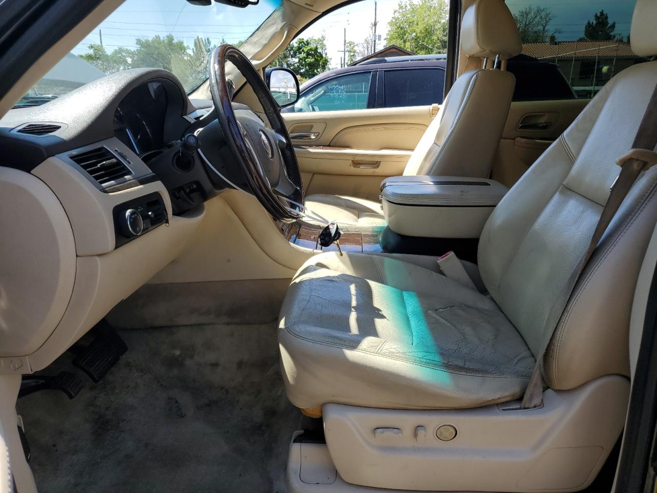 2008 Cadillac Escalade Luxury VIN: 1GYFK63838R221697 Lot: 64116705