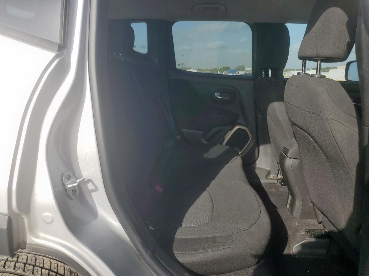 2017 Jeep Renegade Sport VIN: ZACCJBAB6HPG43240 Lot: 64905975