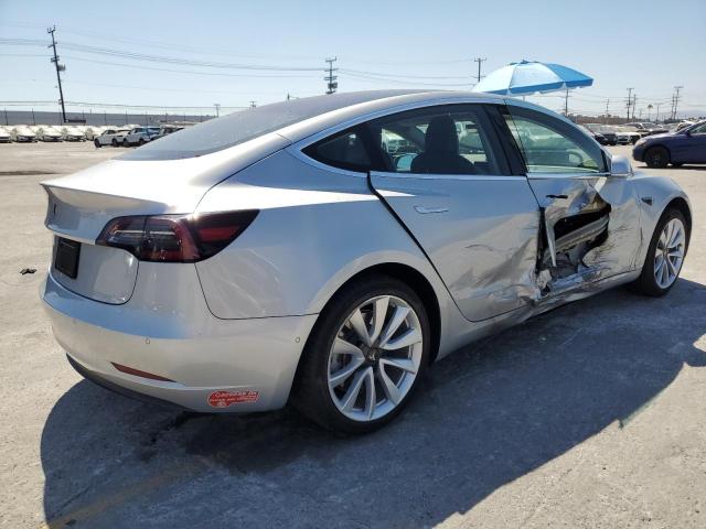  TESLA MODEL 3 2018 Srebrny