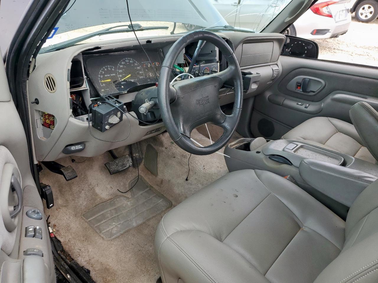 1997 GMC Yukon VIN: 3GKEK18R3VG522671 Lot: 64501665