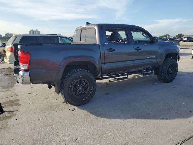 Pickups TOYOTA TACOMA 2017 Szary