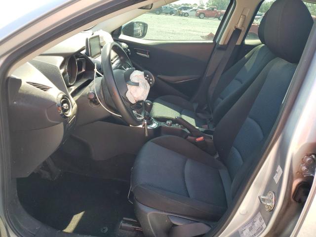  TOYOTA YARIS 2017 Srebrny