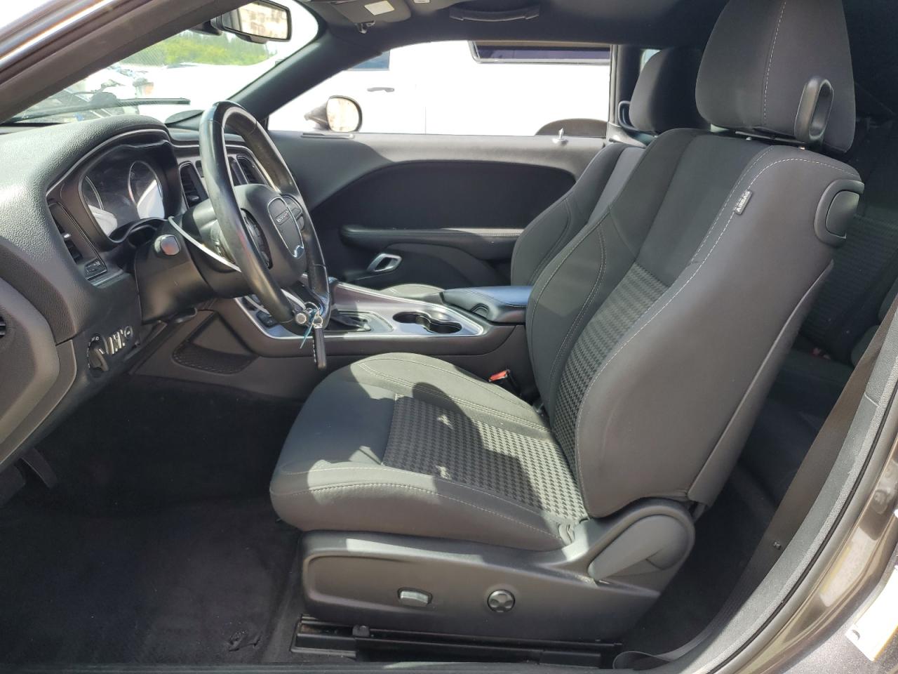 2018 Dodge Challenger Sxt VIN: 2C3CDZAG0JH270607 Lot: 65373725