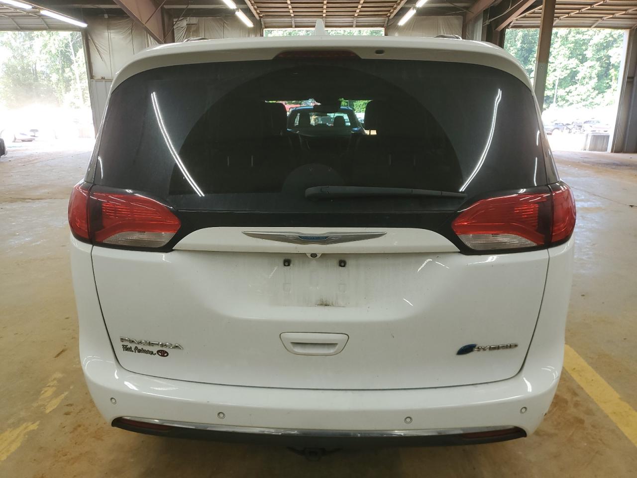 2018 Chrysler Pacifica Hybrid Limited VIN: 2C4RC1N72JR124708 Lot: 63746275