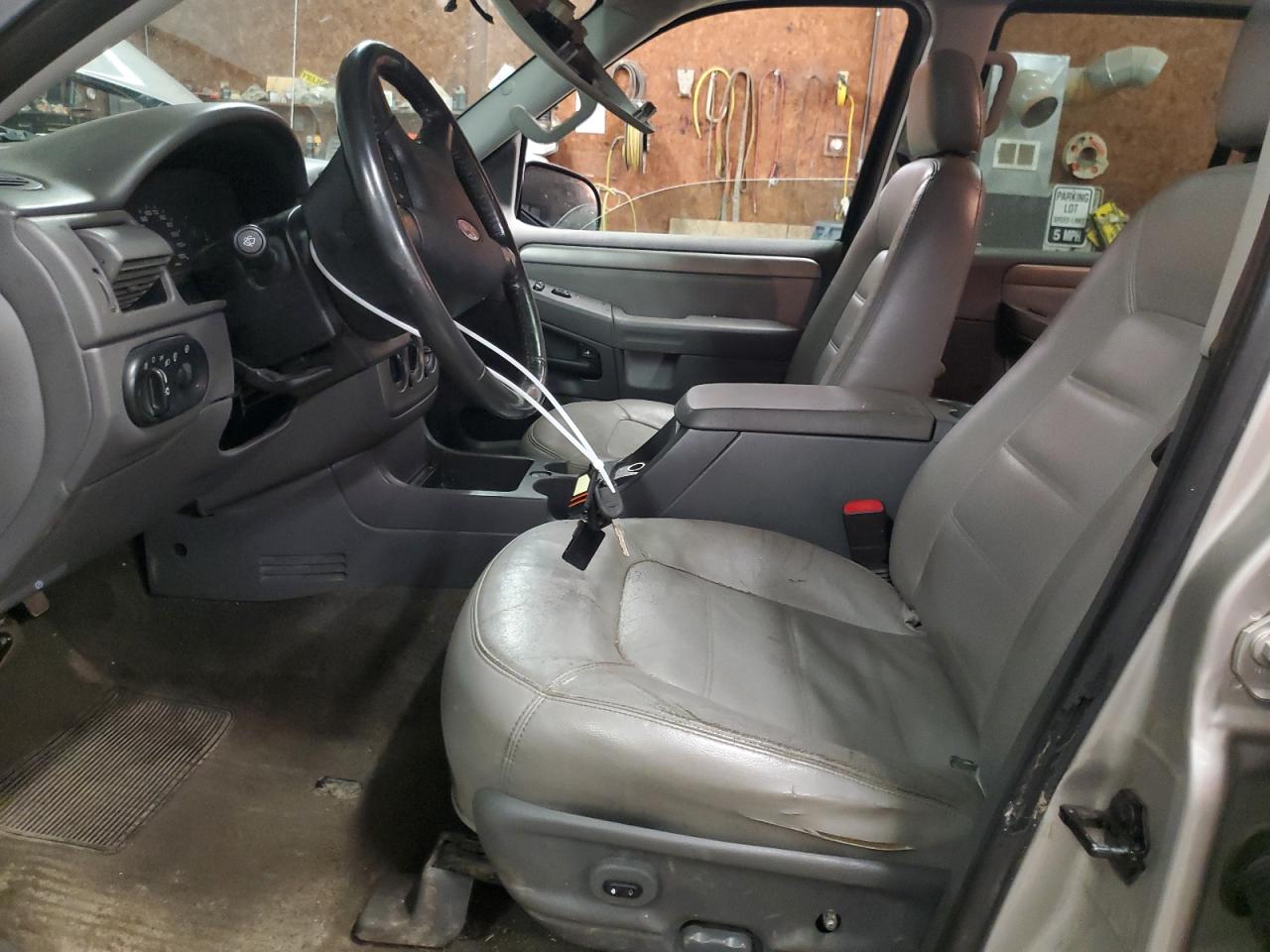 2005 Ford Explorer Xlt VIN: 1FMZU73K05ZA06915 Lot: 64457595