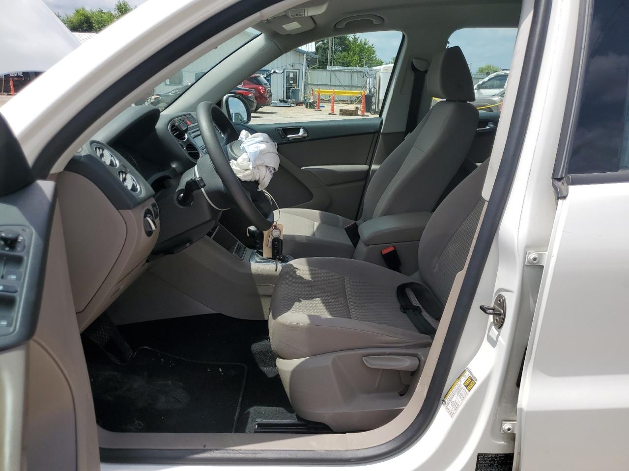 2011 Volkswagen Tiguan S VIN: WVGAV7AX4BW521163 Lot: 65358015