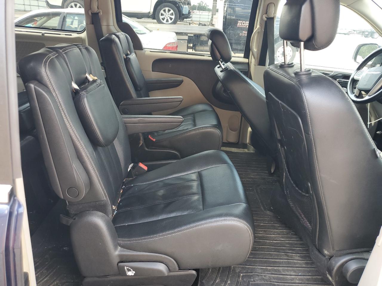 2016 Chrysler Town & Country Touring VIN: 2C4RC1BG5GR121895 Lot: 64505535
