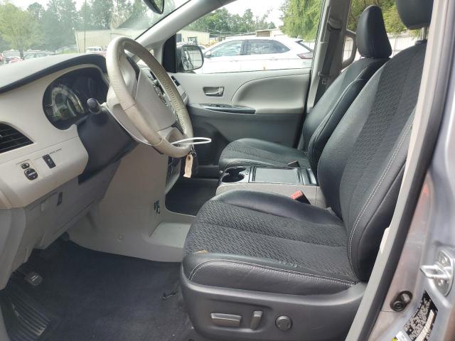  TOYOTA SIENNA 2012 Srebrny