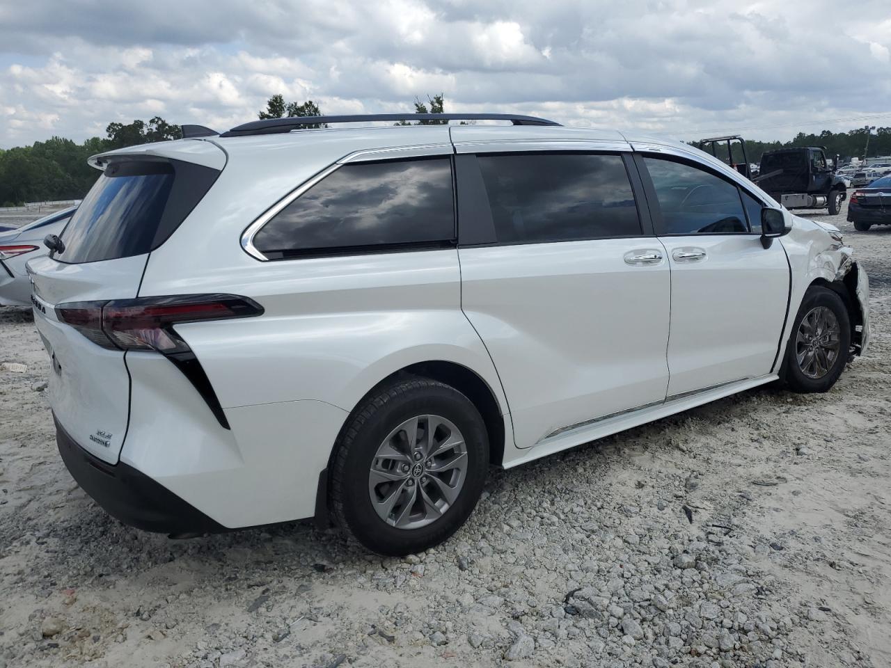 2024 Toyota Sienna Xle VIN: 5TDYRKEC8RS185724 Lot: 65605325