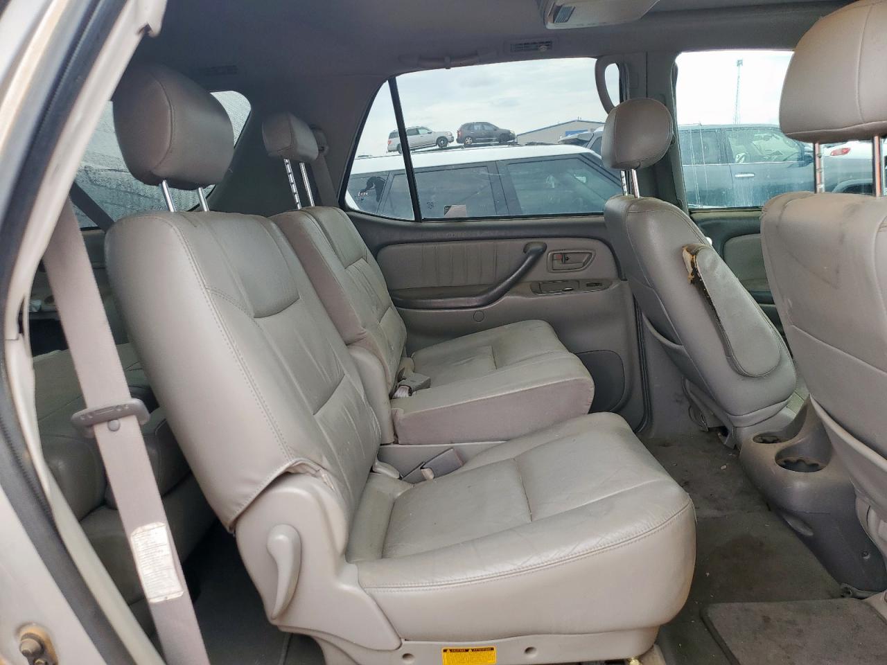 2002 Toyota Sequoia Limited VIN: 5TDZT38AX2S121356 Lot: 67139995