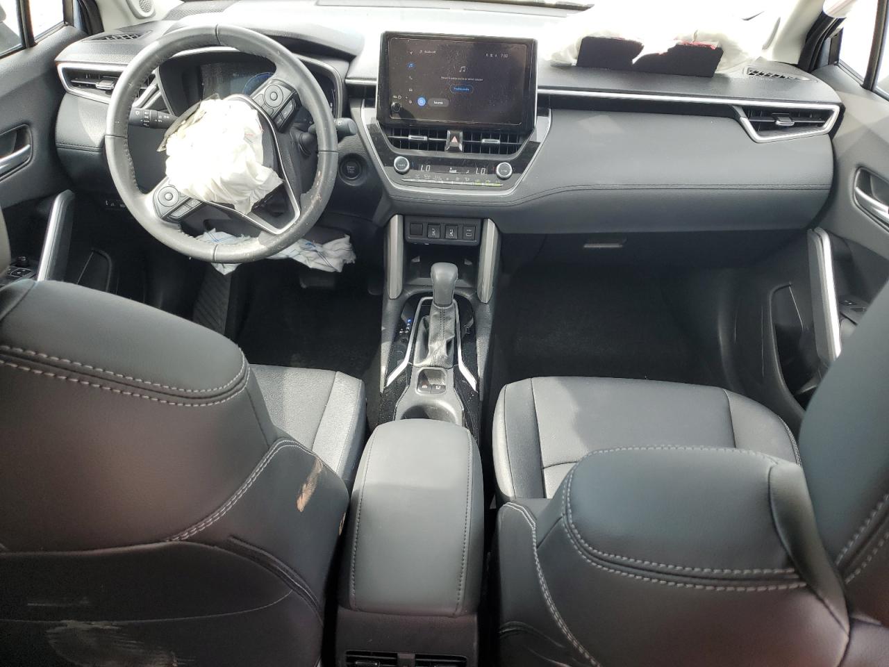 2024 Toyota Corolla Cross Xle VIN: 7MUDAABGXRV088053 Lot: 64013135