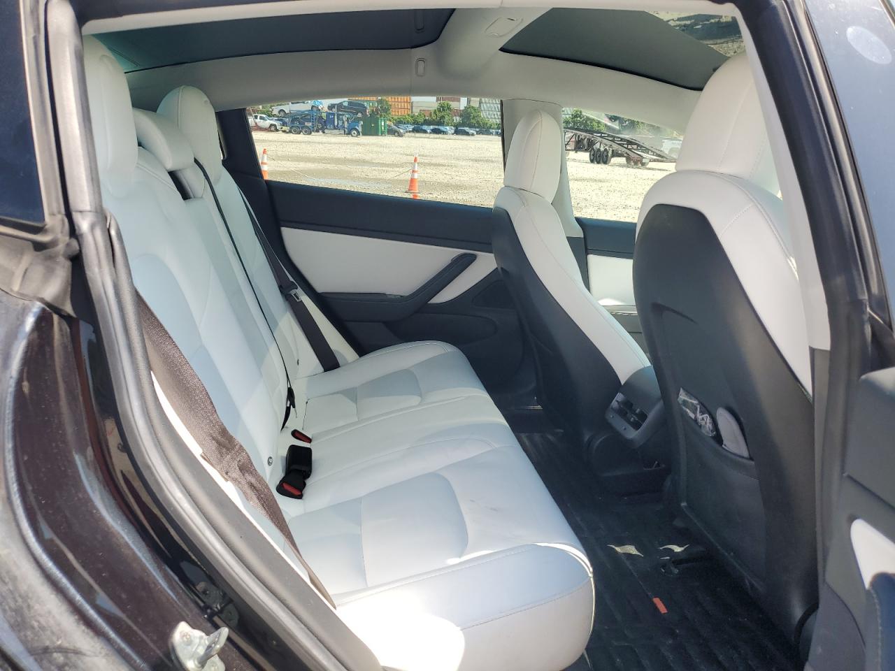 2018 Tesla Model 3 VIN: 5YJ3E1EB8JF085512 Lot: 63670705