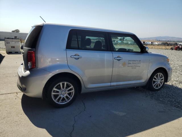 Parquets TOYOTA SCION 2015 Srebrny