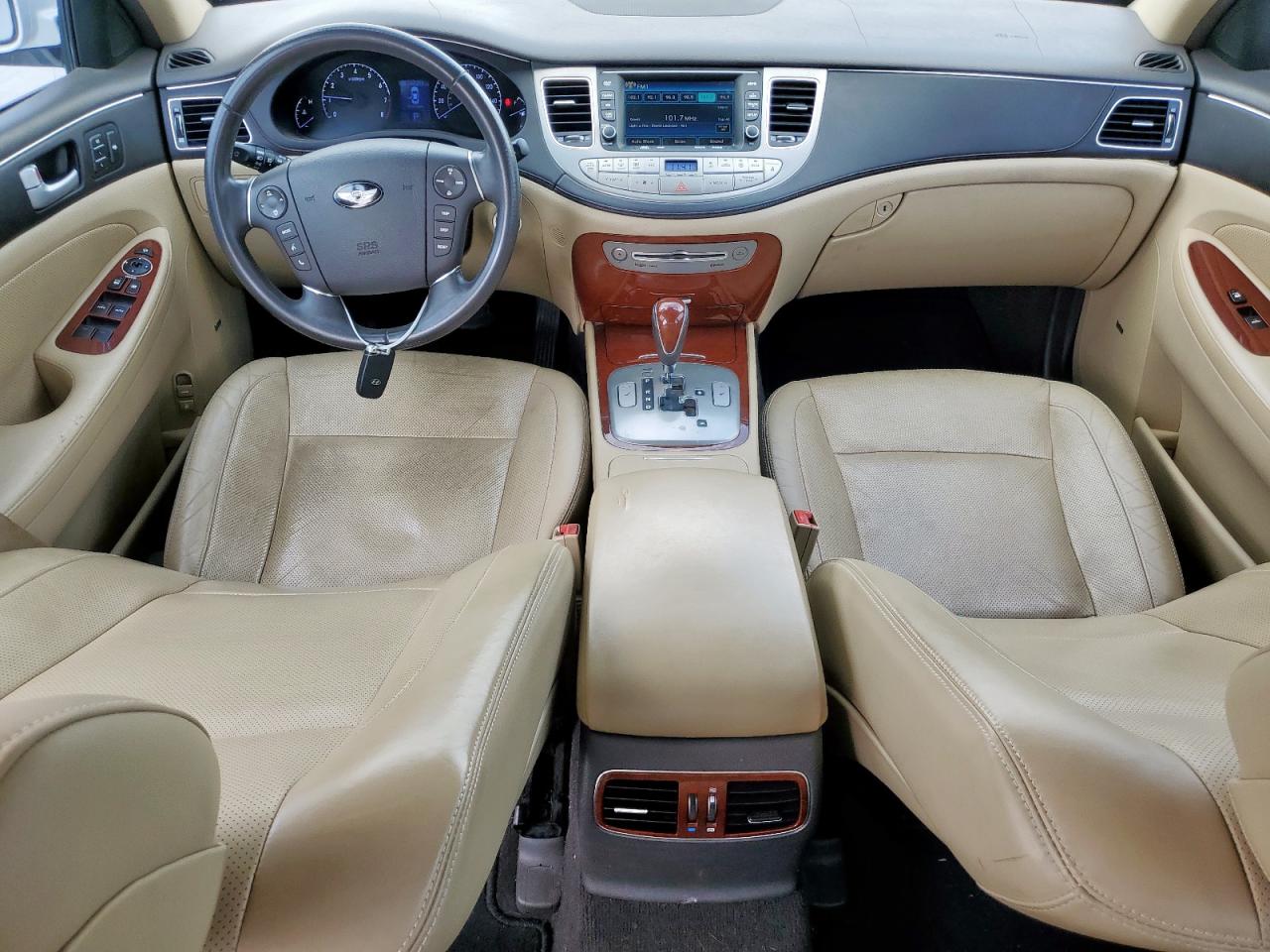 2013 Hyundai Genesis 3.8L VIN: KMHGC4DD5DU253805 Lot: 62870135