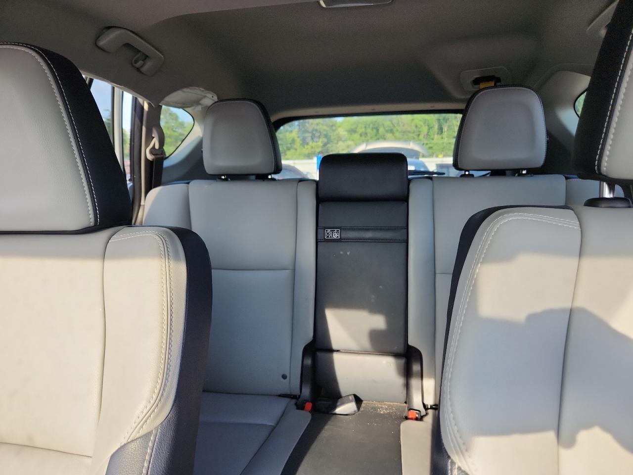 2017 Toyota Rav4 Hv Limited VIN: JTMDJREV8HD113352 Lot: 63593095
