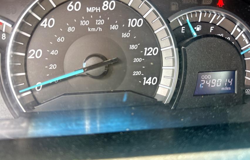 Sedans TOYOTA CAMRY 2012 Czerwony