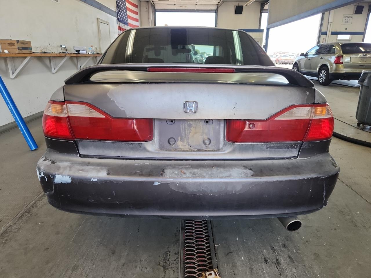 1998 Honda Accord Lx VIN: 1HGCG5640WA020379 Lot: 65035095
