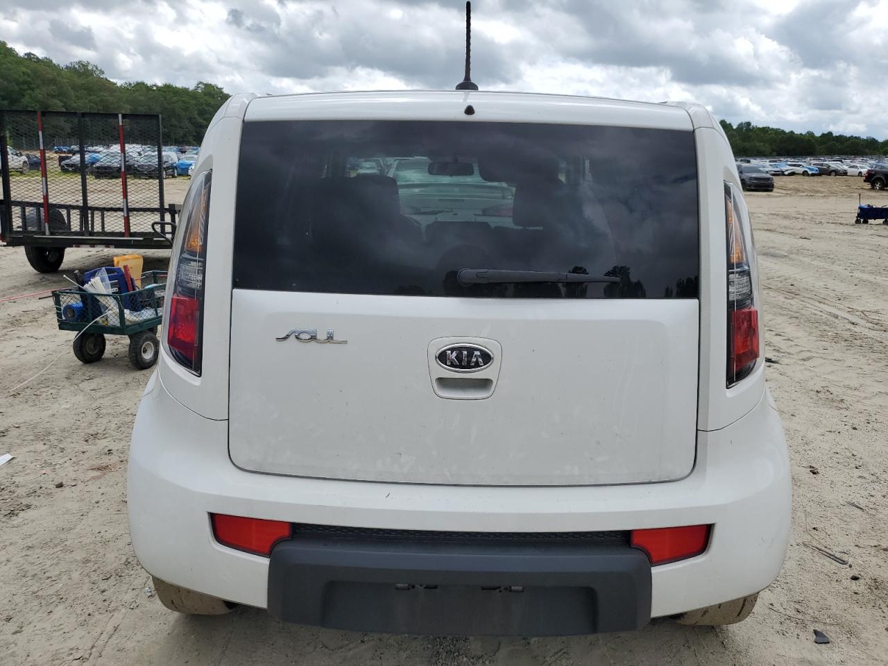 2011 Kia Soul + VIN: KNDJT2A29B7345500 Lot: 62732235