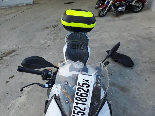 undisplay BMW S 2016 Білий