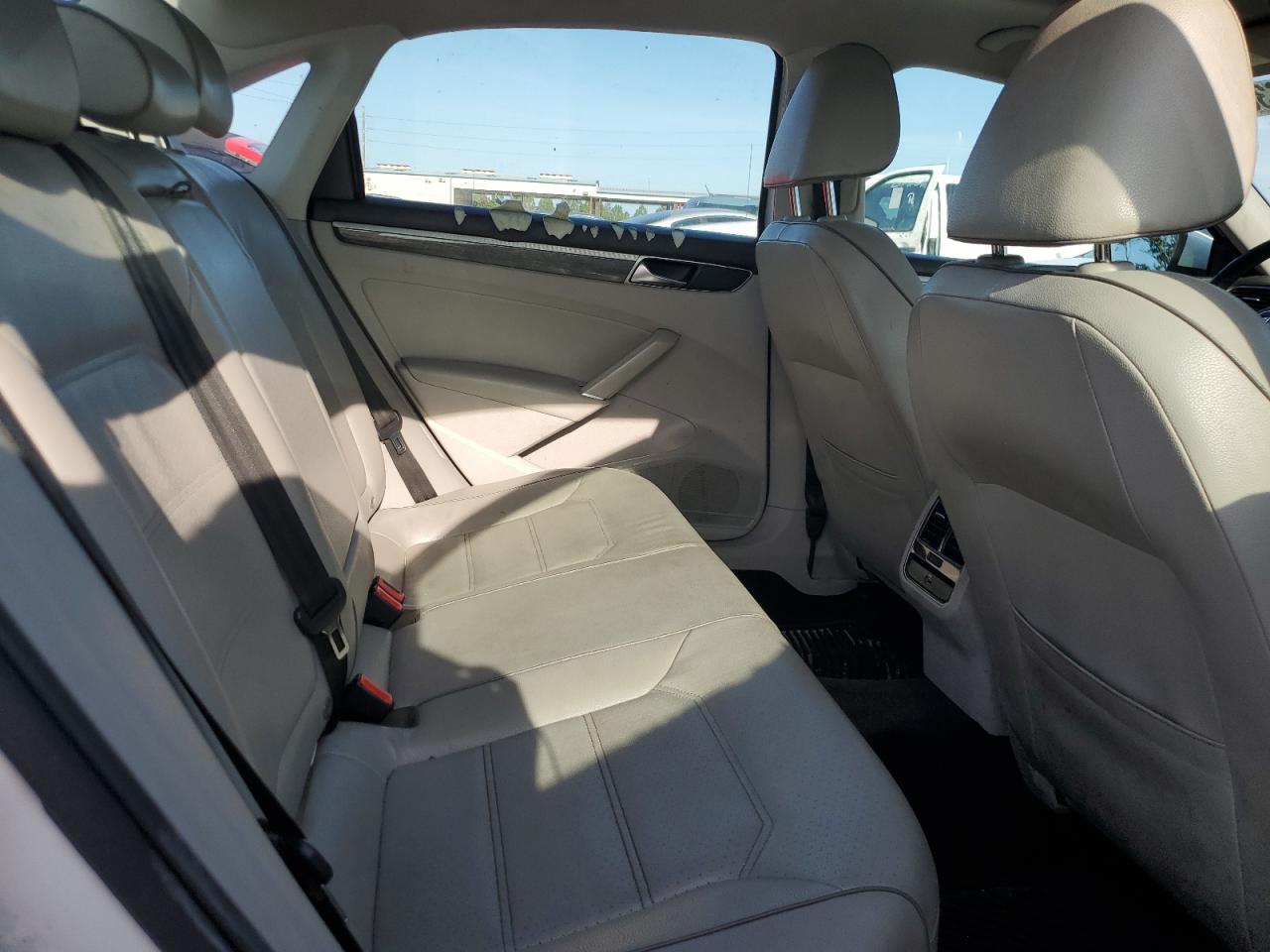 2018 Volkswagen Passat Se VIN: 1VWBA7A33JC015130 Lot: 64163855