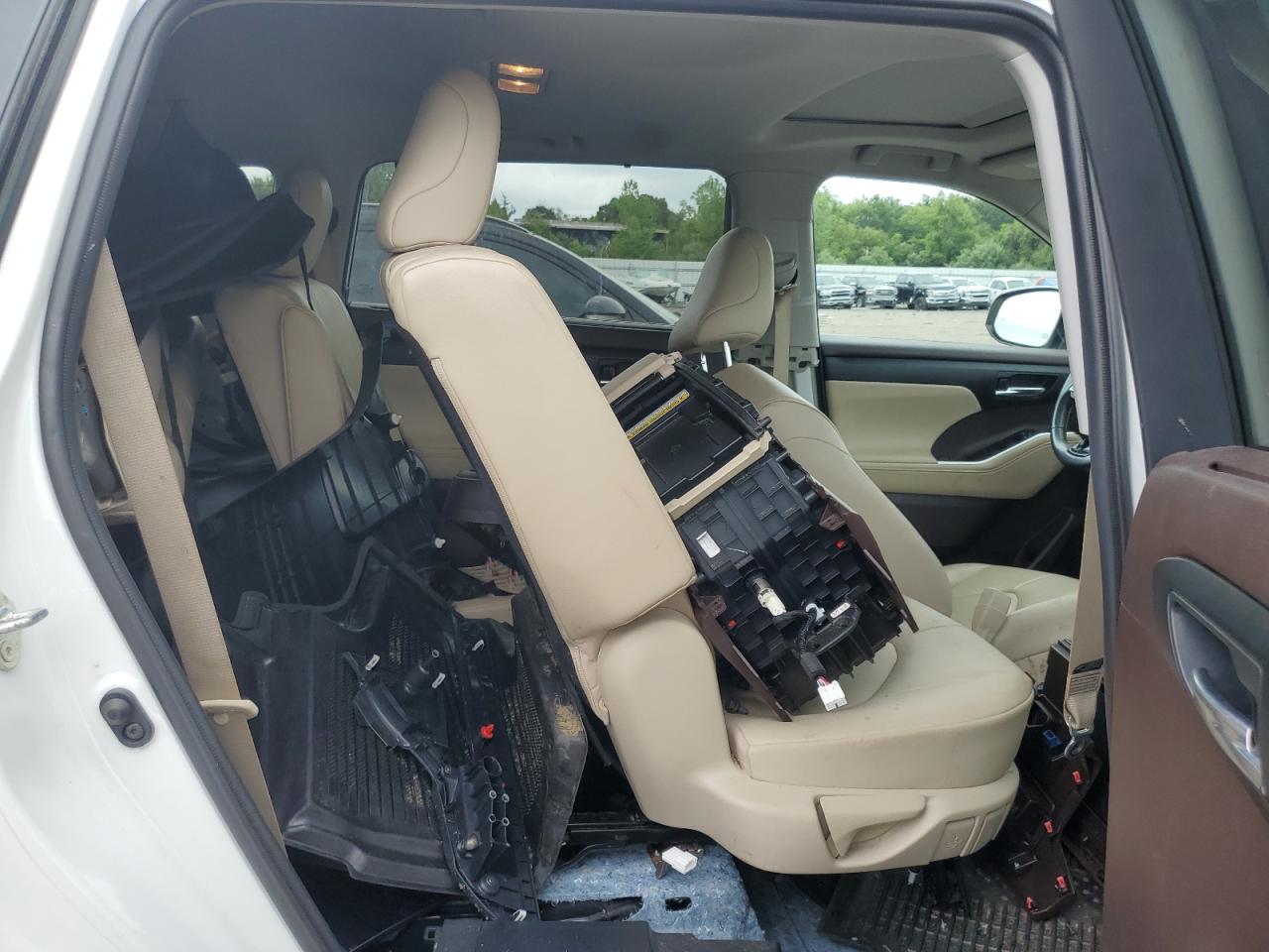 2021 Toyota Highlander Hybrid Xle VIN: 5TDHBRCHXMS517585 Lot: 64396355