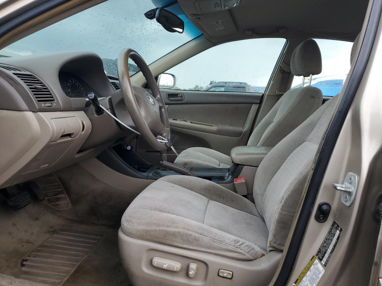 2004 Toyota Camry Le VIN: 4T1BE32K14U811696 Lot: 63989715